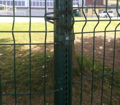 Vandalizem na ograji pri OŠ Cerknica 03 Foto Boštjan Otoničar